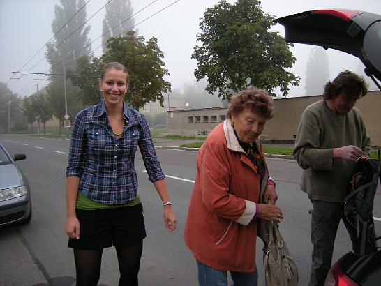 DSCN1642.jpg - Katka, mamka Ivca a Mirek, Vinobraní Mikulov 2010