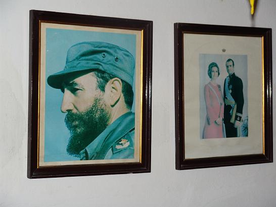DSC00520.JPG - Fidel a španělský král a kralovna fotka z nejaké hospody