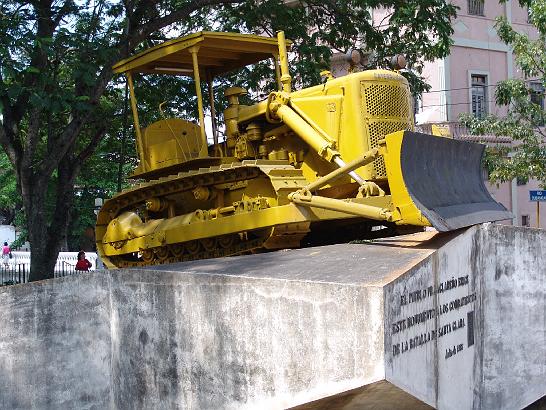 DSC01299.JPG - památník vlaku "tren blindado", který přepravoval poslední munici za diktátora F. Batisty