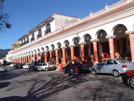 DSC04181.JPG - příjezd do San Cristobal de Las Casas, tradiční metropole státu Chiapas - koloniální styl