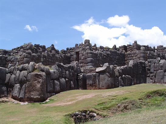 DSC02663.JPG - mohutná pevnost Sacsayhuaman nad Cuzcem