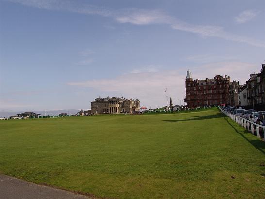 DSC07024.JPG - Golfový klub, bud nejstarší nebo děsně slavnej